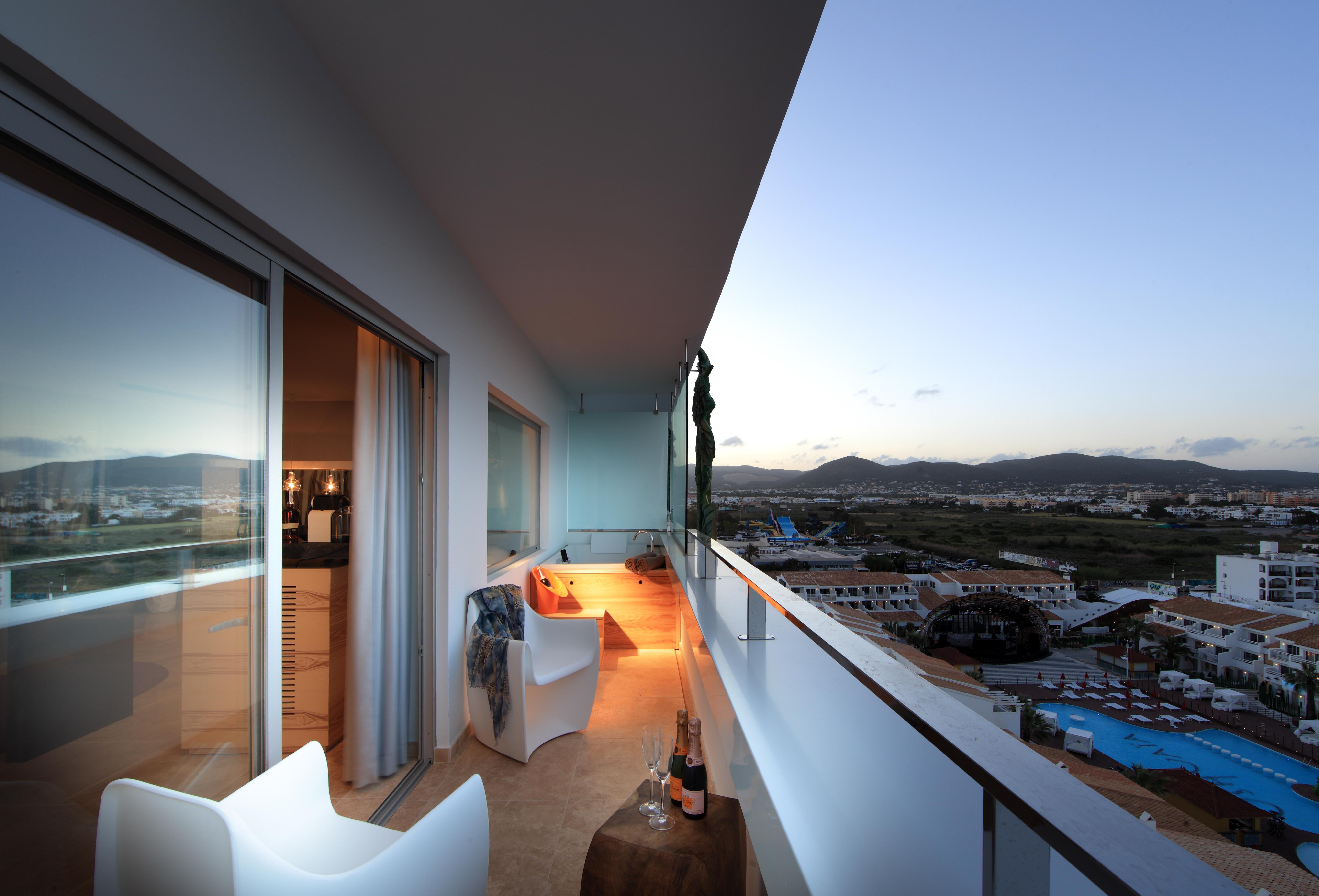 The Unexpected Ibiza Hotel - Ushuaia Club Entrance Included (Adults Only) Playa d'en Bossa Esterno foto A balcony