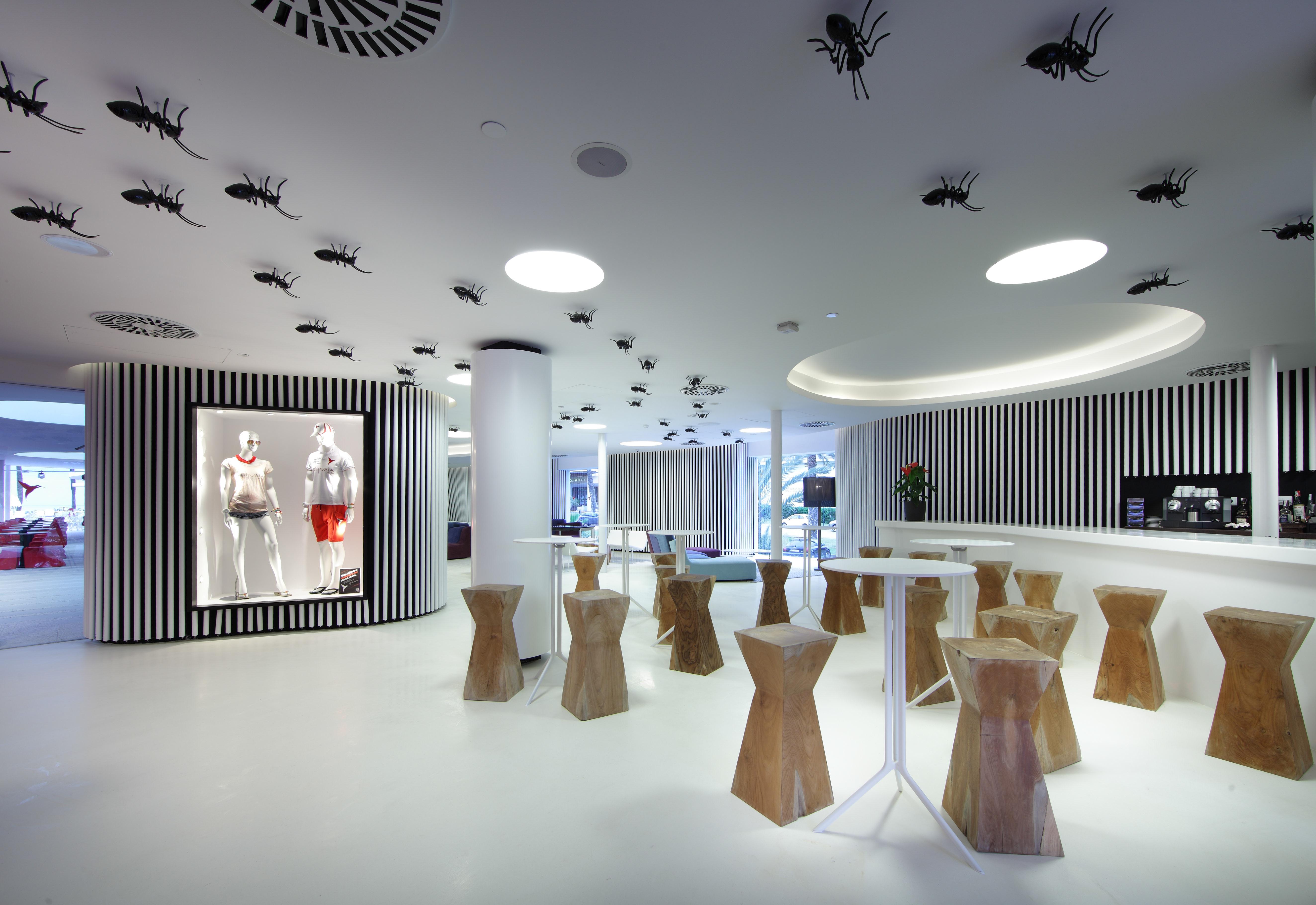 The Unexpected Ibiza Hotel - Ushuaia Club Entrance Included (Adults Only) Playa d'en Bossa Esterno foto The interior of the store