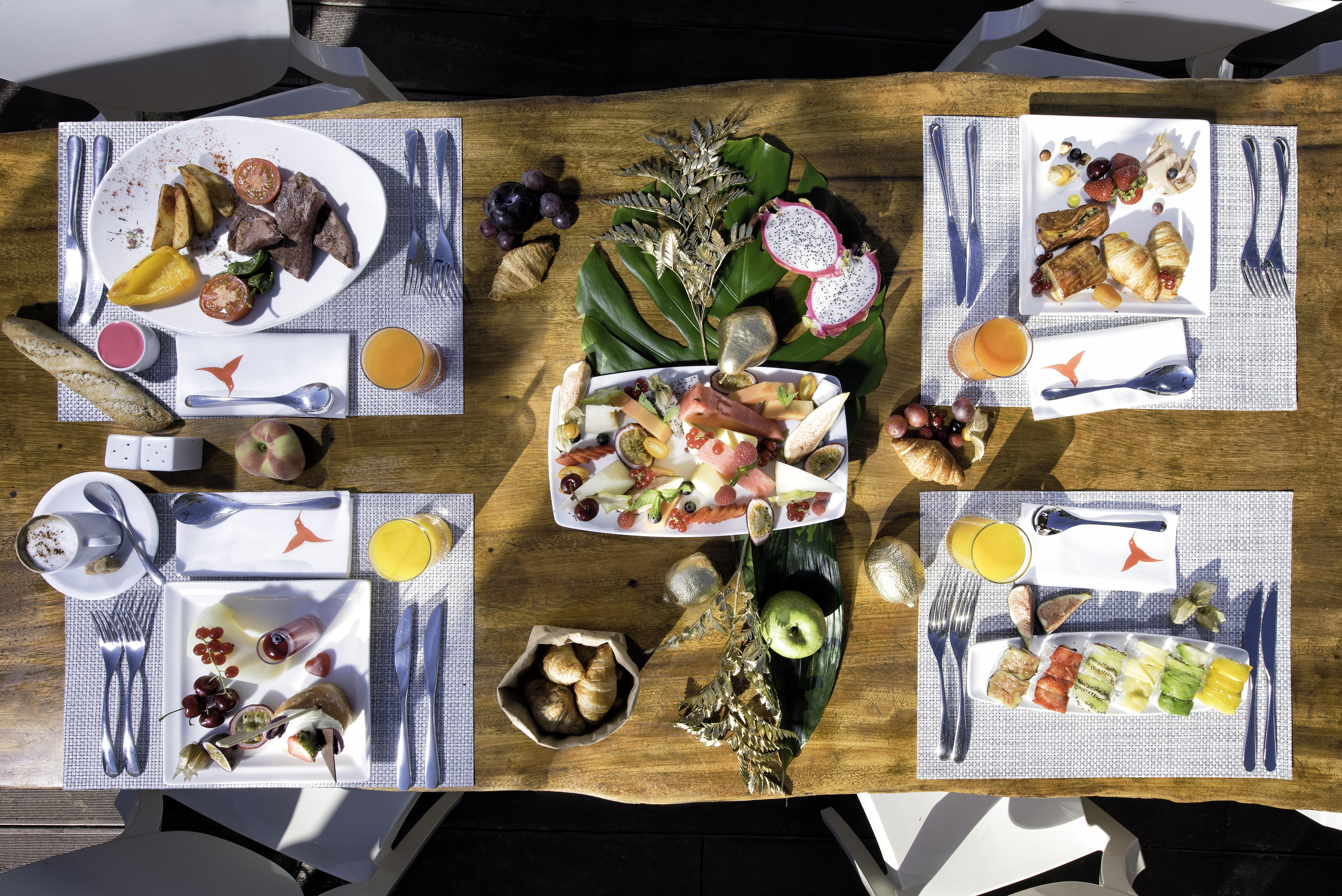 The Unexpected Ibiza Hotel - Ushuaia Club Entrance Included (Adults Only) Playa d'en Bossa Esterno foto A typical inflight meal