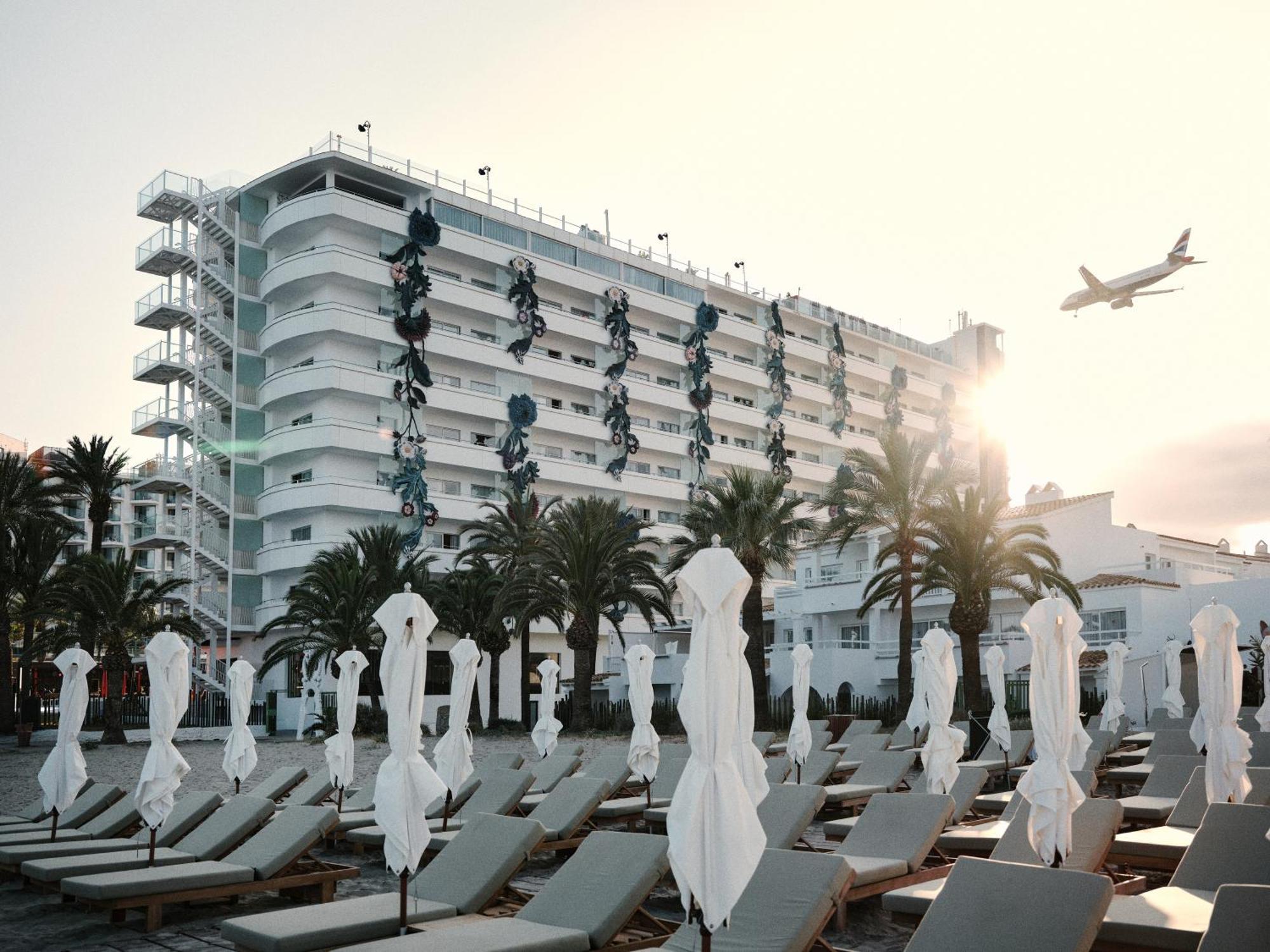 The Unexpected Ibiza Hotel - Ushuaia Club Entrance Included (Adults Only) Playa d'en Bossa Esterno foto The Standard, Miami Beach