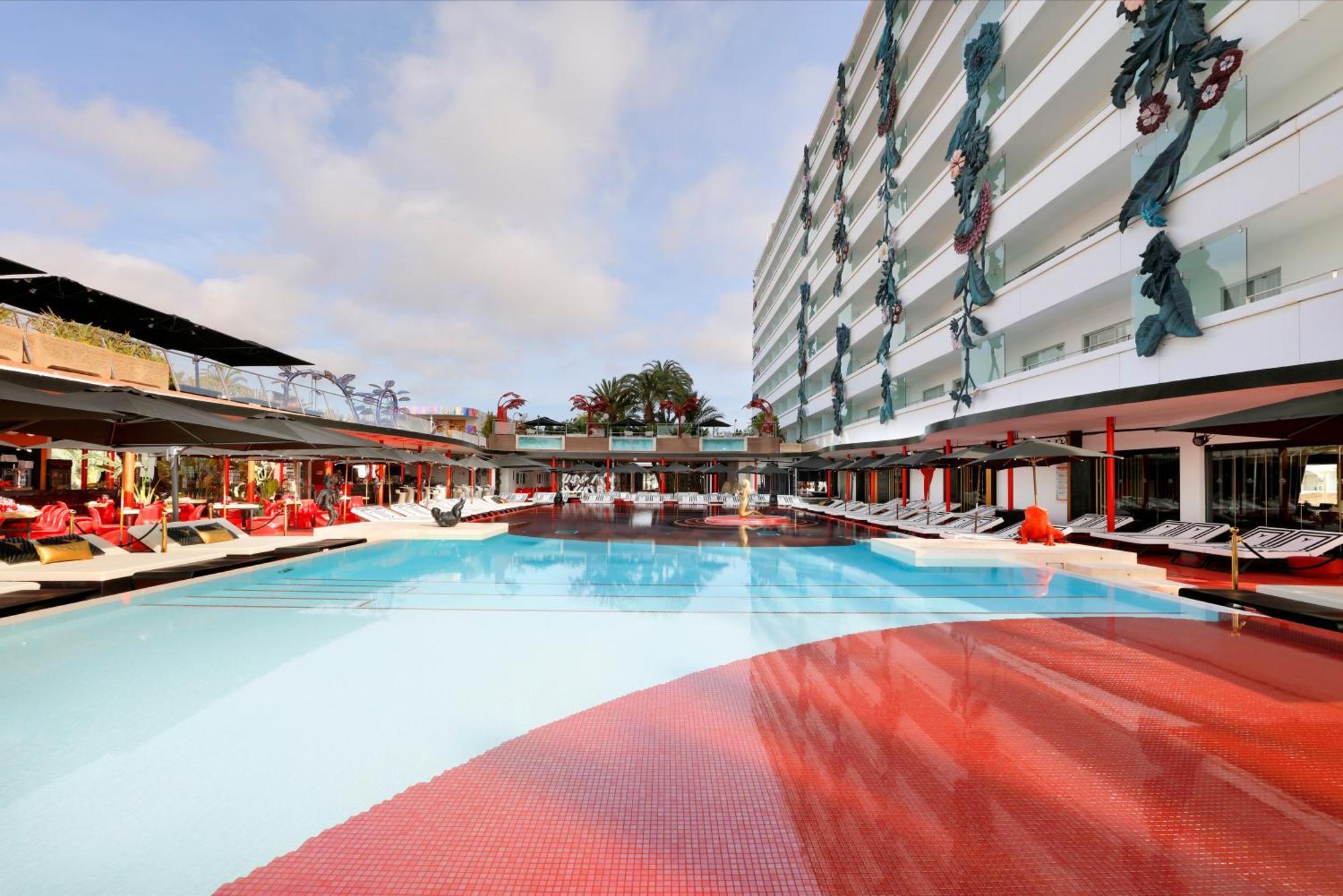 The Unexpected Ibiza Hotel - Ushuaia Club Entrance Included (Adults Only) Playa d'en Bossa Esterno foto The pool at the W South Beach